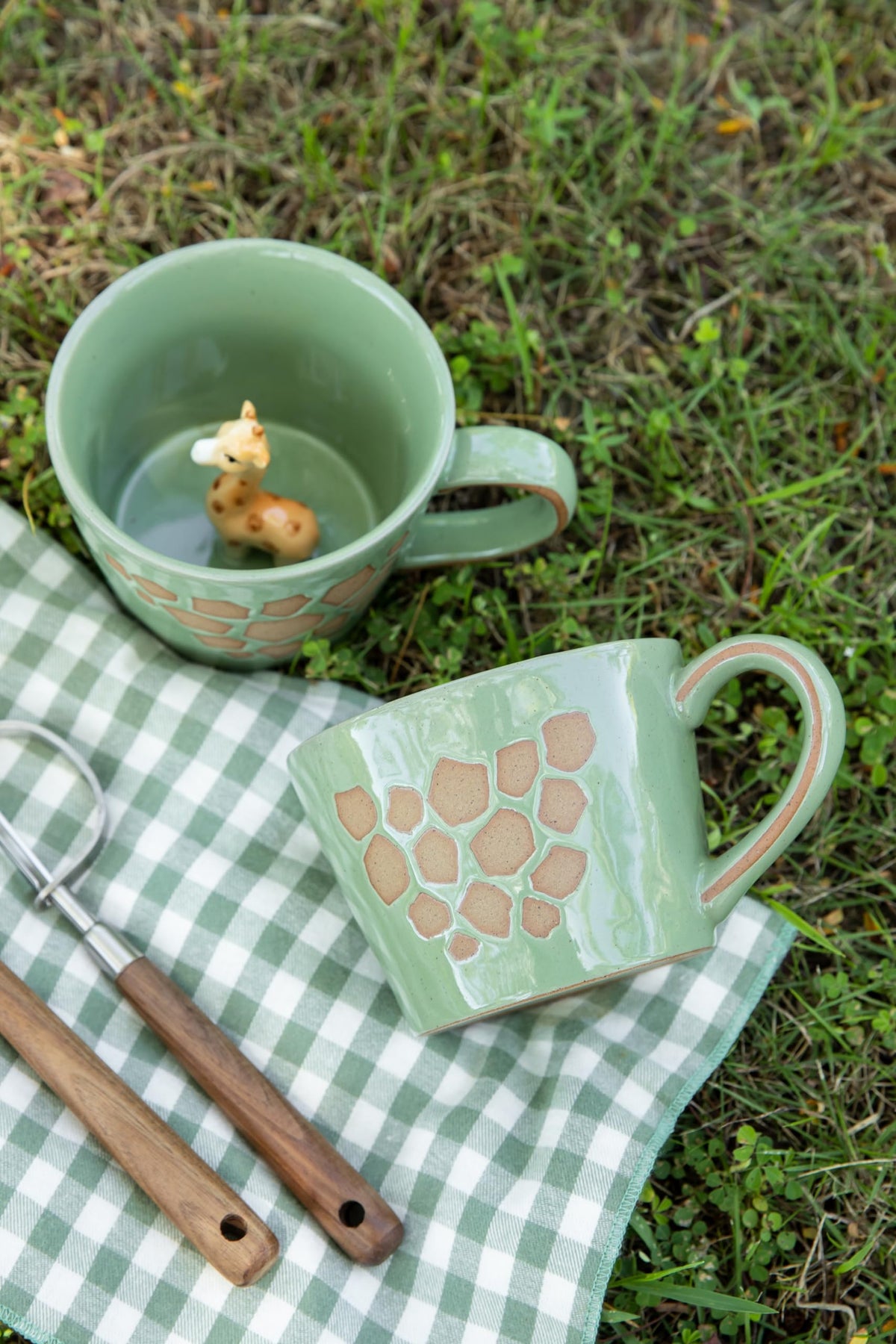 DIHOclub microwave and dishwasher safe mug for easy care.