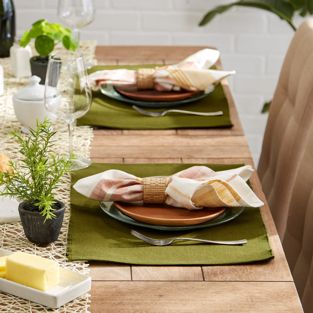 DII easy-care placemat is machine washable and quick to dry.