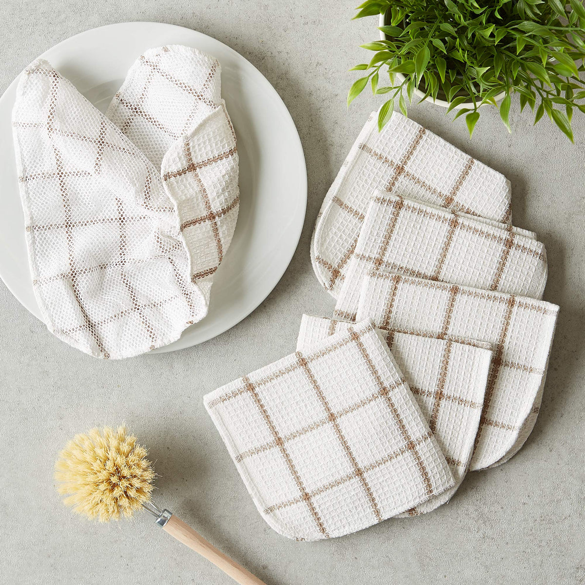 DII Windowpane scrubber side close-up showing poly mesh for tough grime.