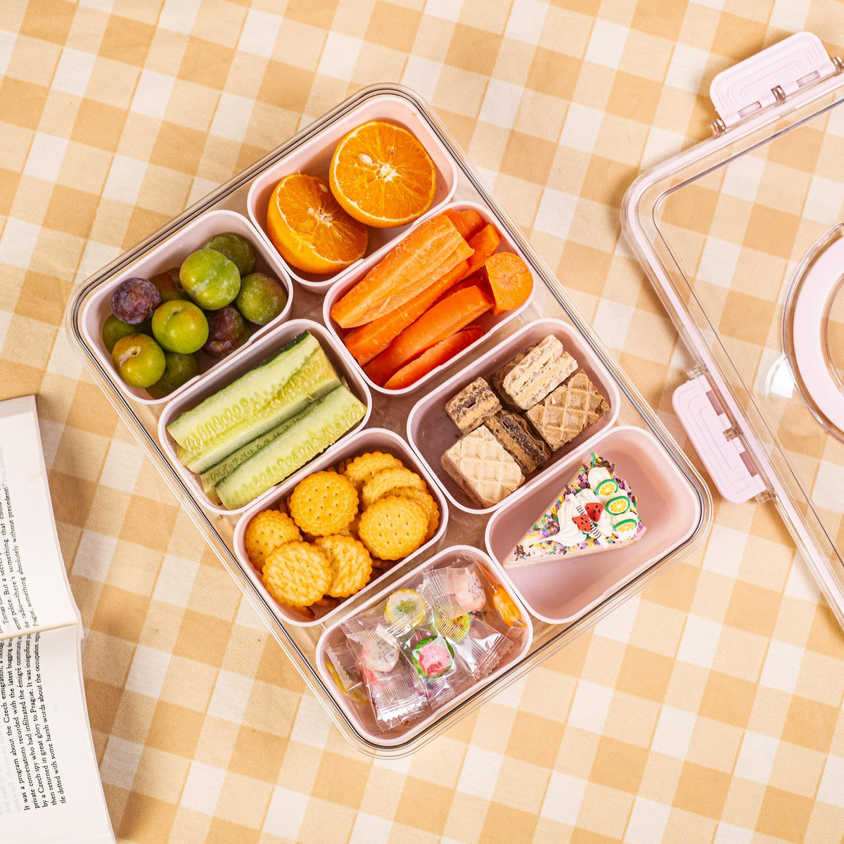 Dingerjar Snackle Box portable design enables easy transport for parties and picnics.