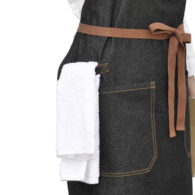 DingSay Trendy apron with cellphone pocket supports on-the-go organization.