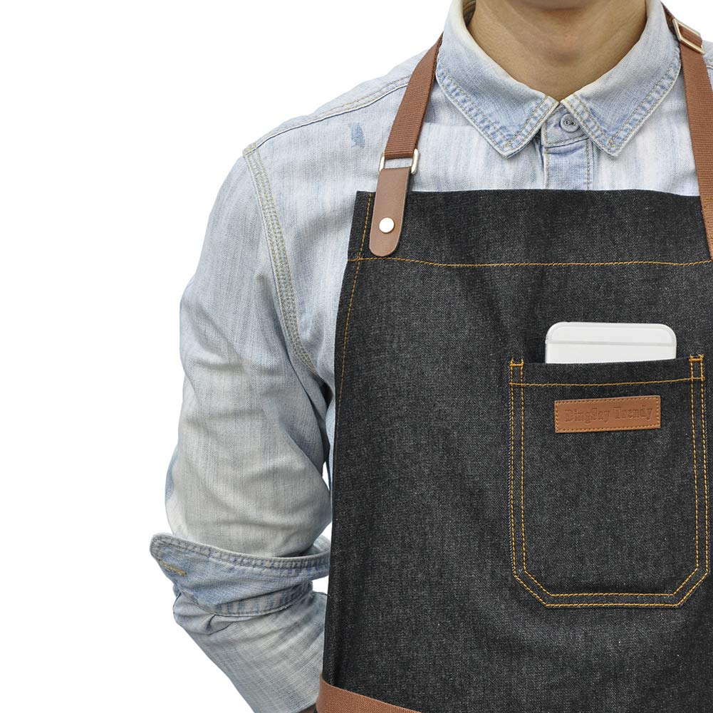 DingSay Trendy wide-coverage apron demonstrates full protection from spills.