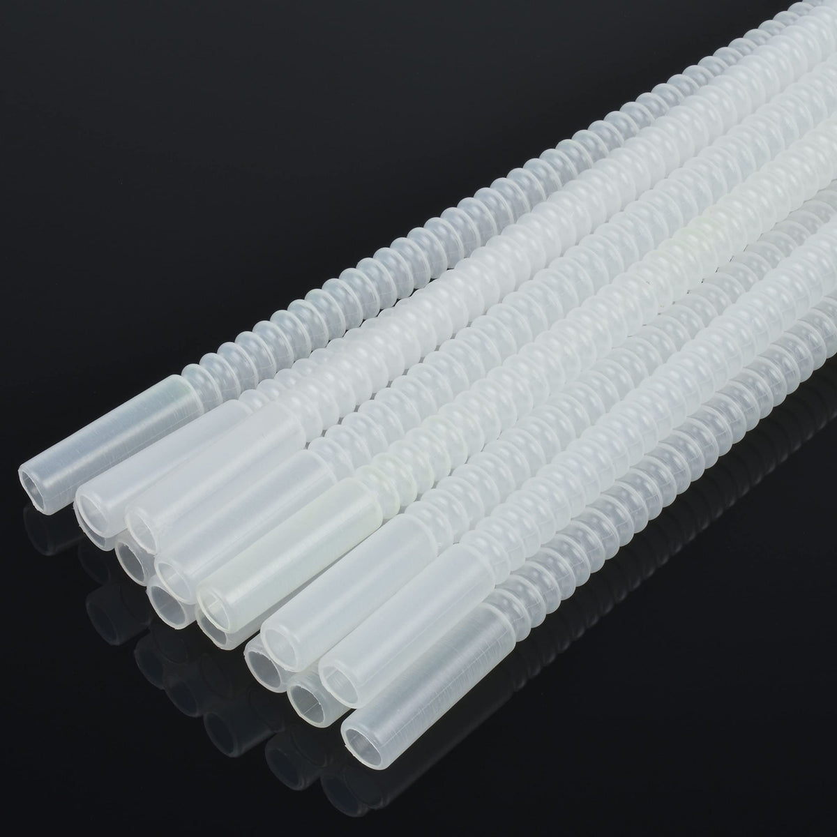 Diximus clear translucent straws for beverage visibility.
