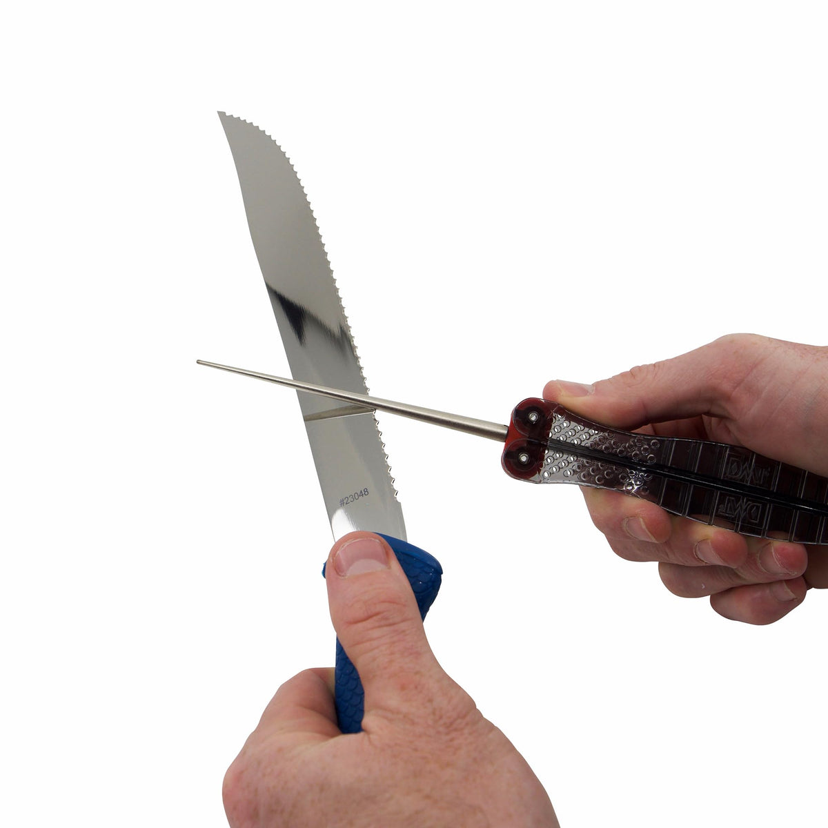 Folding handles protect the diamond plate after use