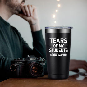 DOEARTE 20oz tumbler desk-scene—gift-ready option for school appreciation.
