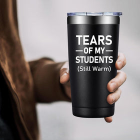 DOEARTE 20oz tumbler outdoor-scene—keeps drinks at the right temperature outdoors.