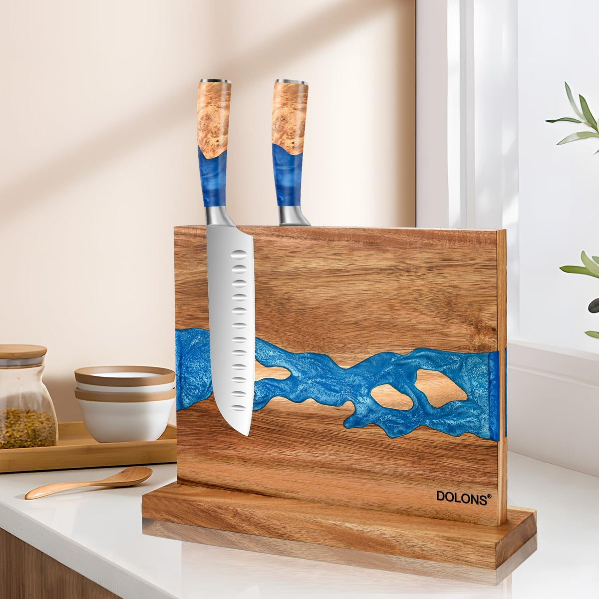 DOLONS double-sided magnet strip demonstrates quick, secure knife attachment on both sides.