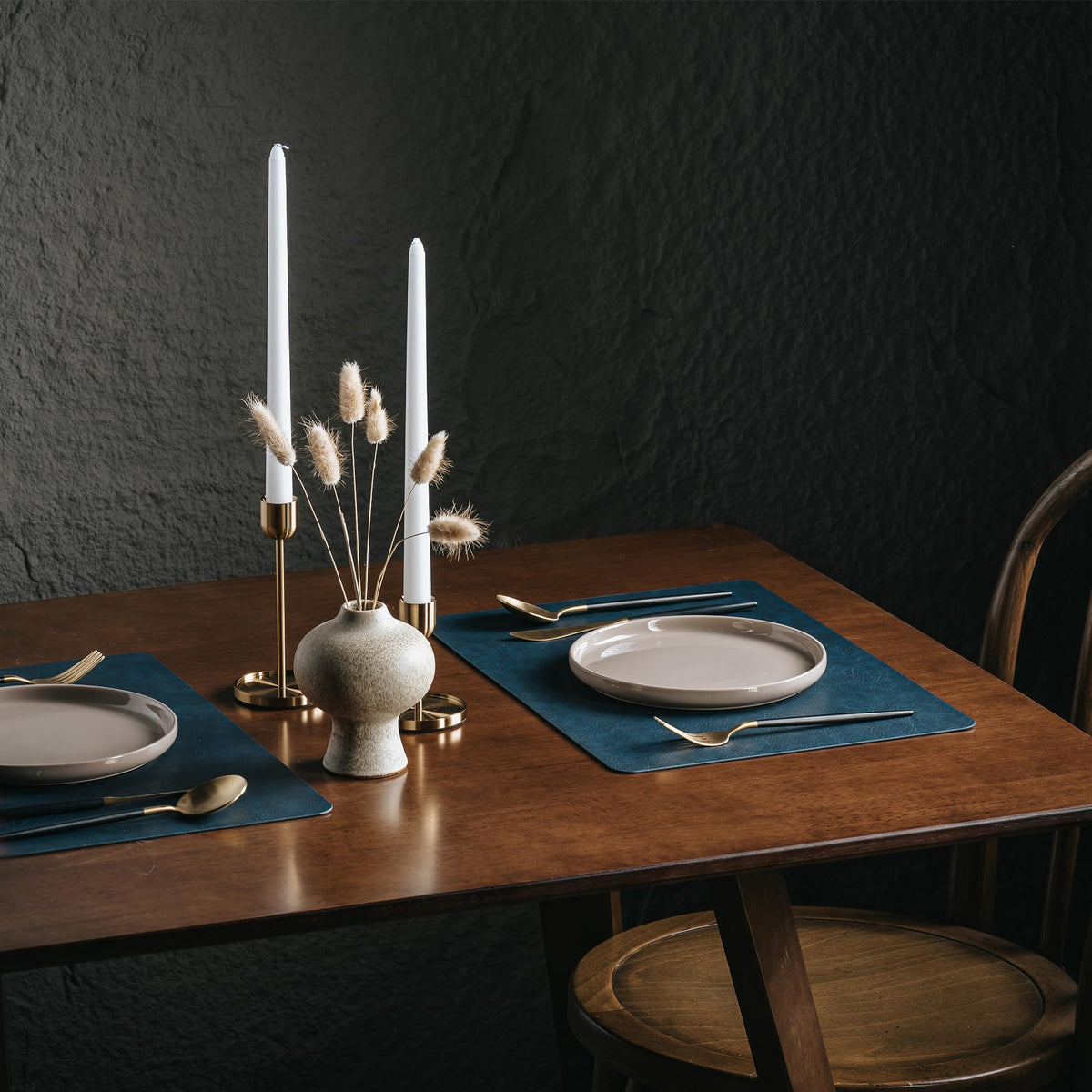 DOLOPL placemats shield against heat marks and scratches during family meals.