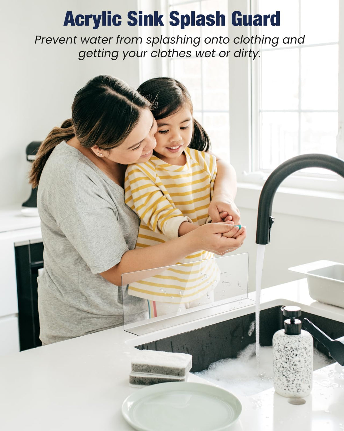 Donkiyana acrylic sink splash guard transparent-material preserves space feel while shielding counters.