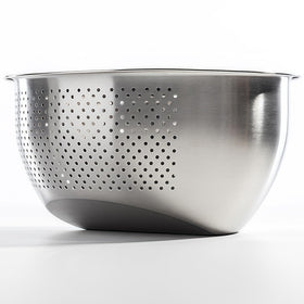 DOPMEP rice-washer-strainer-bowl for fast drainage of rice and rinsing produce.