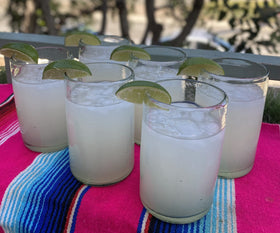 Dos Sueños 14oz glasses closeup, showcasing sturdy craftsmanship and capacity.