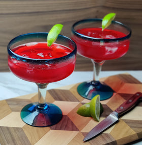 Dos Suenos 16 oz margarita glass designed for generous pours.