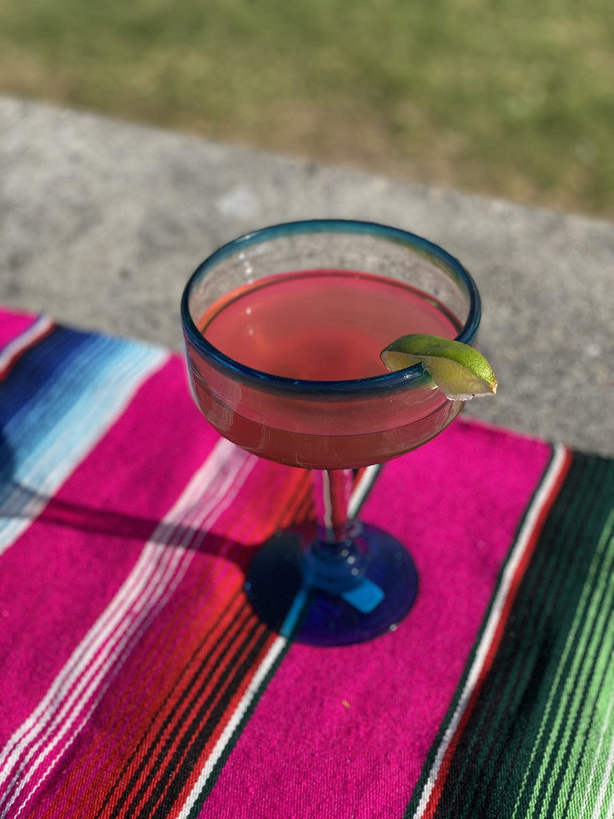 Dos Suenos aqua rim detail adds bright color to any cocktail.