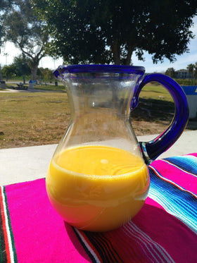 Dos Sueños dishwasher-safe glass pitcher allows easy cleanup after meals.
