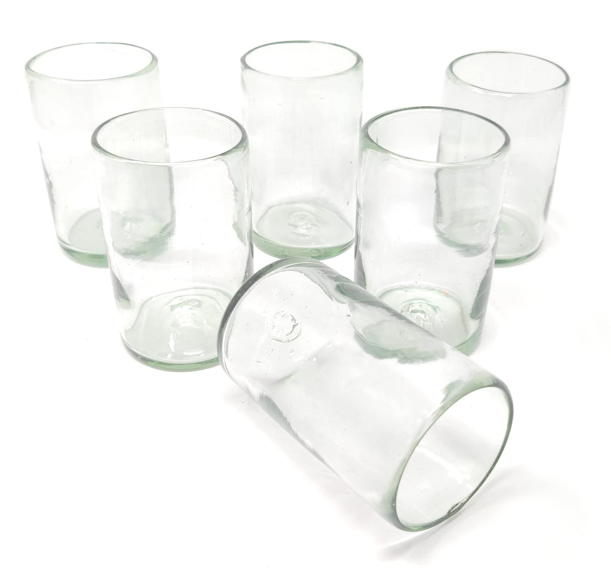 Dos Sueños hand blown glass closeup showing clear contours ideal for daily use.