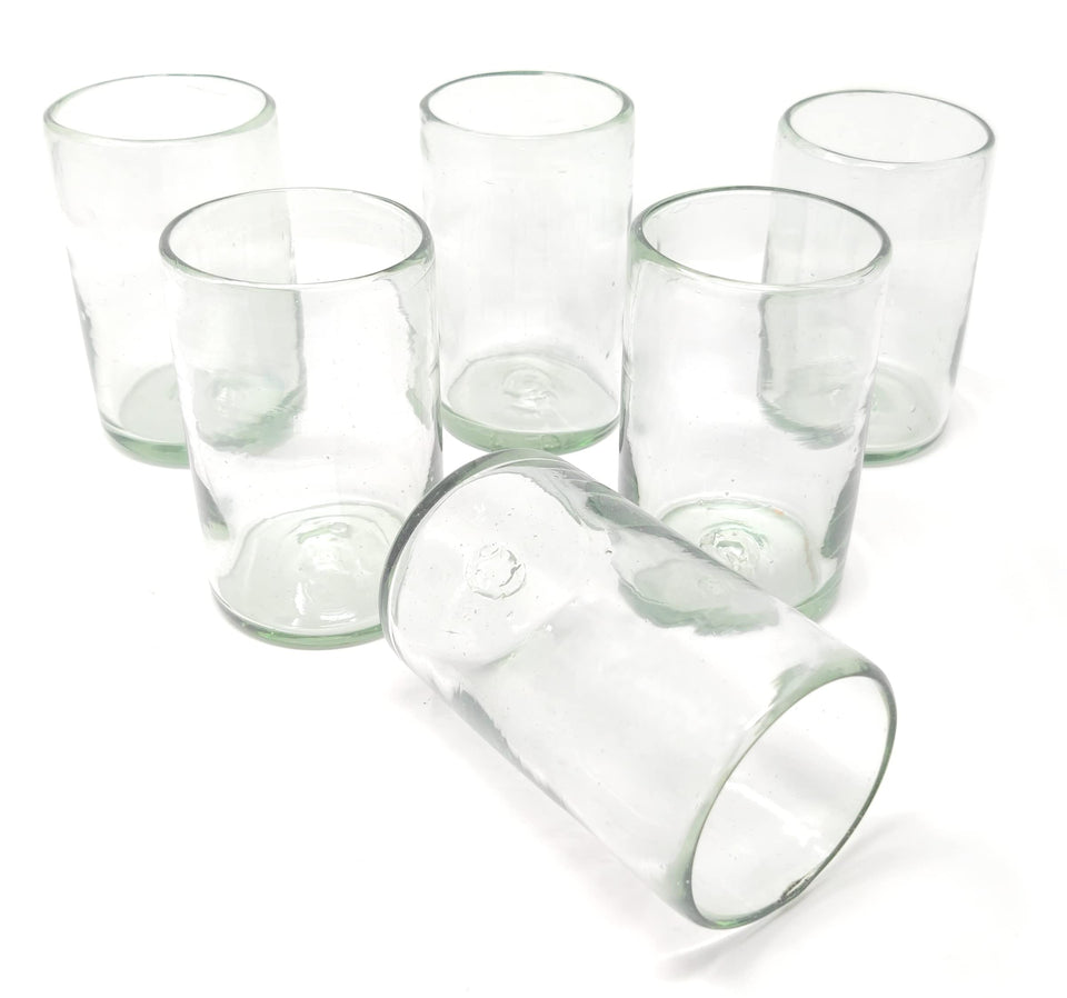 Dos Sueños hand blown glass closeup showing clear contours ideal for daily use.