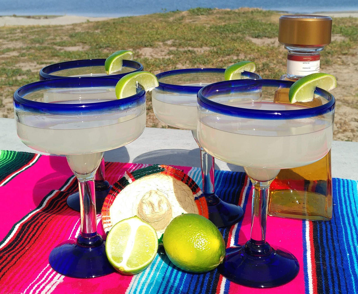 Tall Dos Sueños margarita glass with balanced proportions for cocktails.
