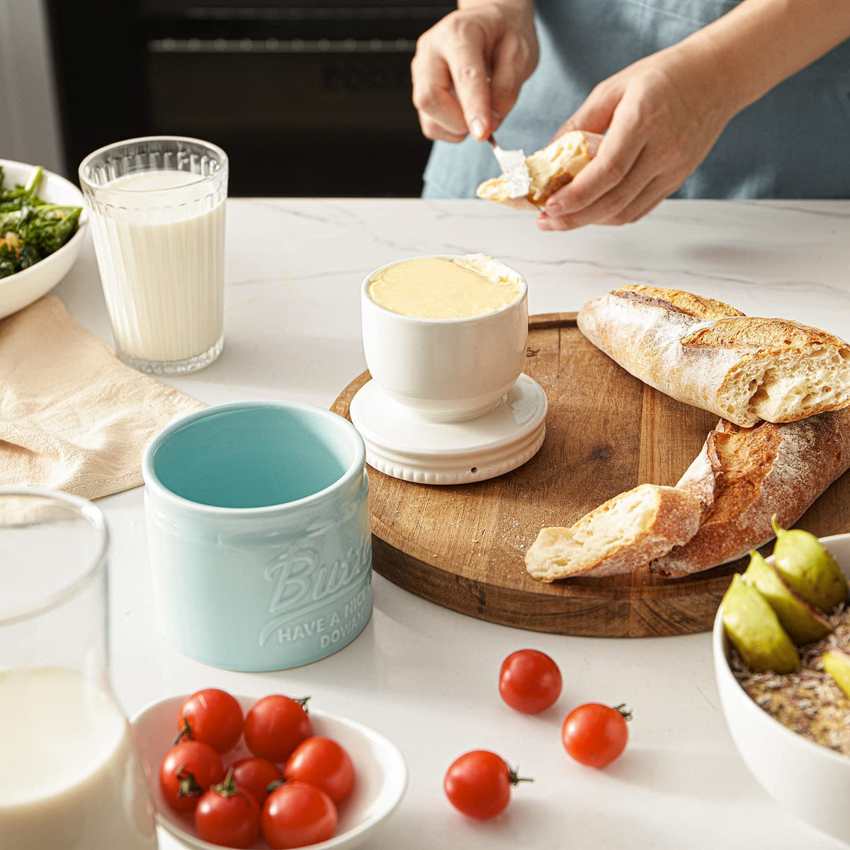 DOWAN farmhouse-design butter dish adds vintage charm