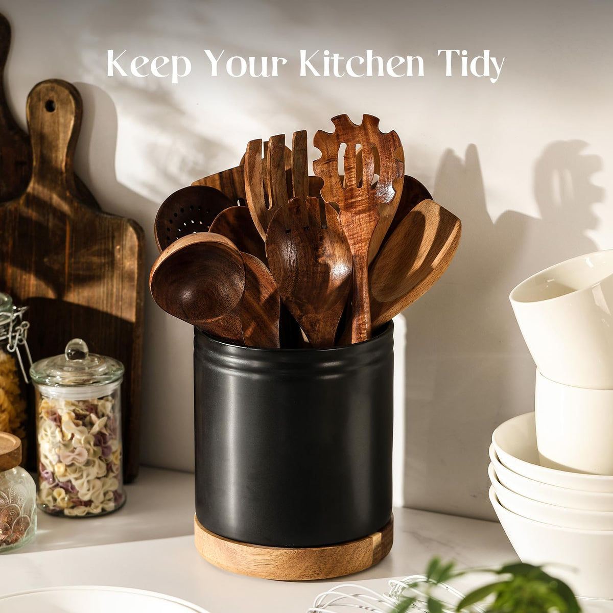 DOWAN ceramic construction close-up shows sturdy, lead-free storage.