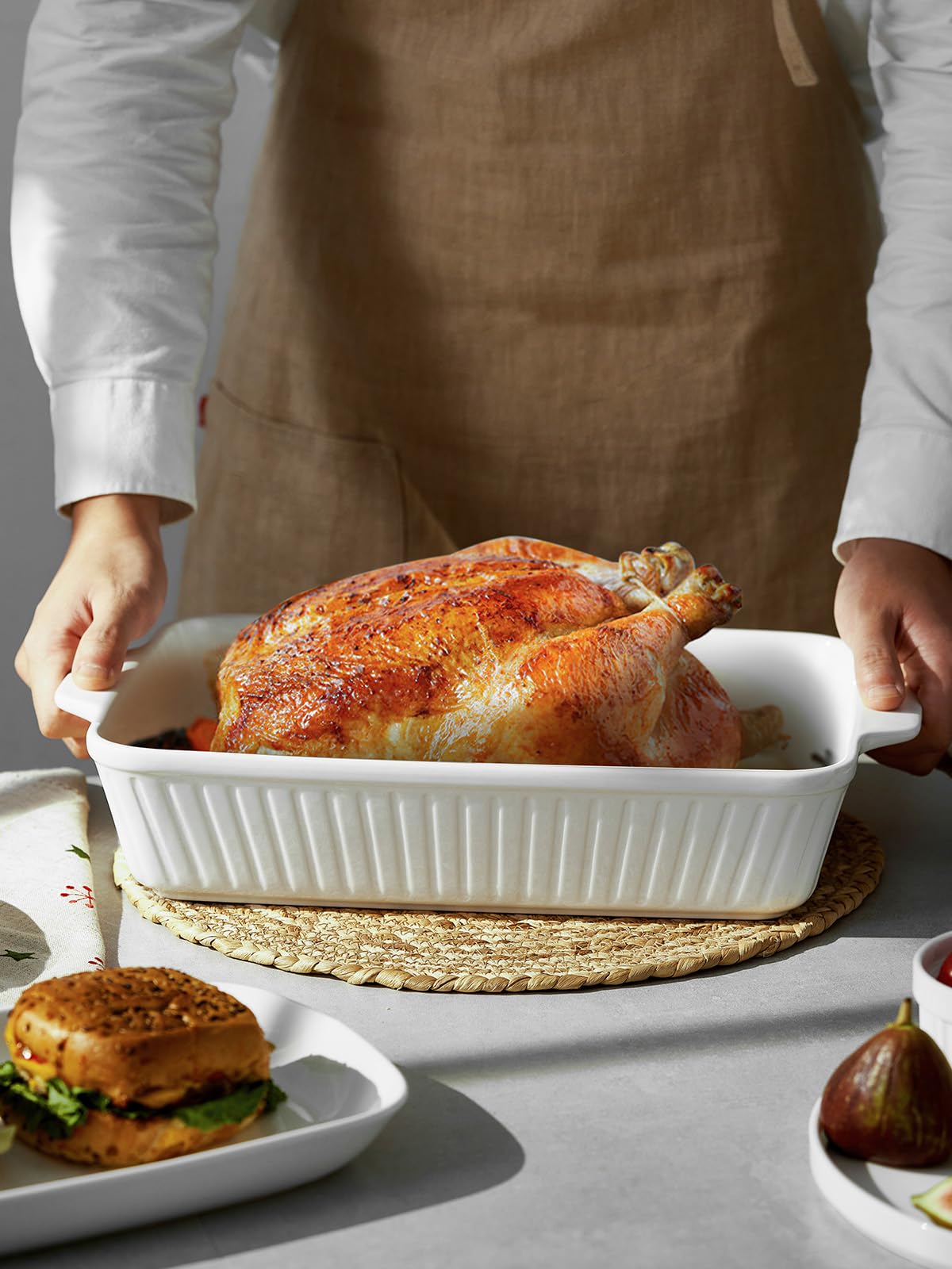 Dowan 4.2-quart lasagna pan, versatile for feeding gatherings.