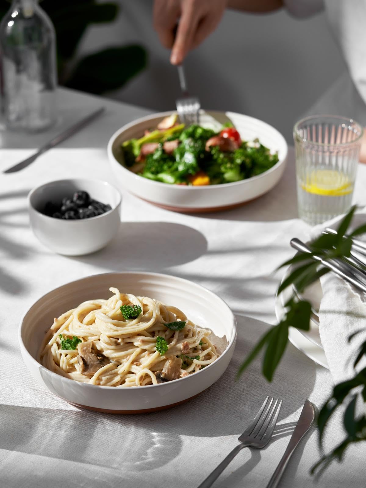 DOWAN bowls shown in dishwasher and microwave safe everyday use