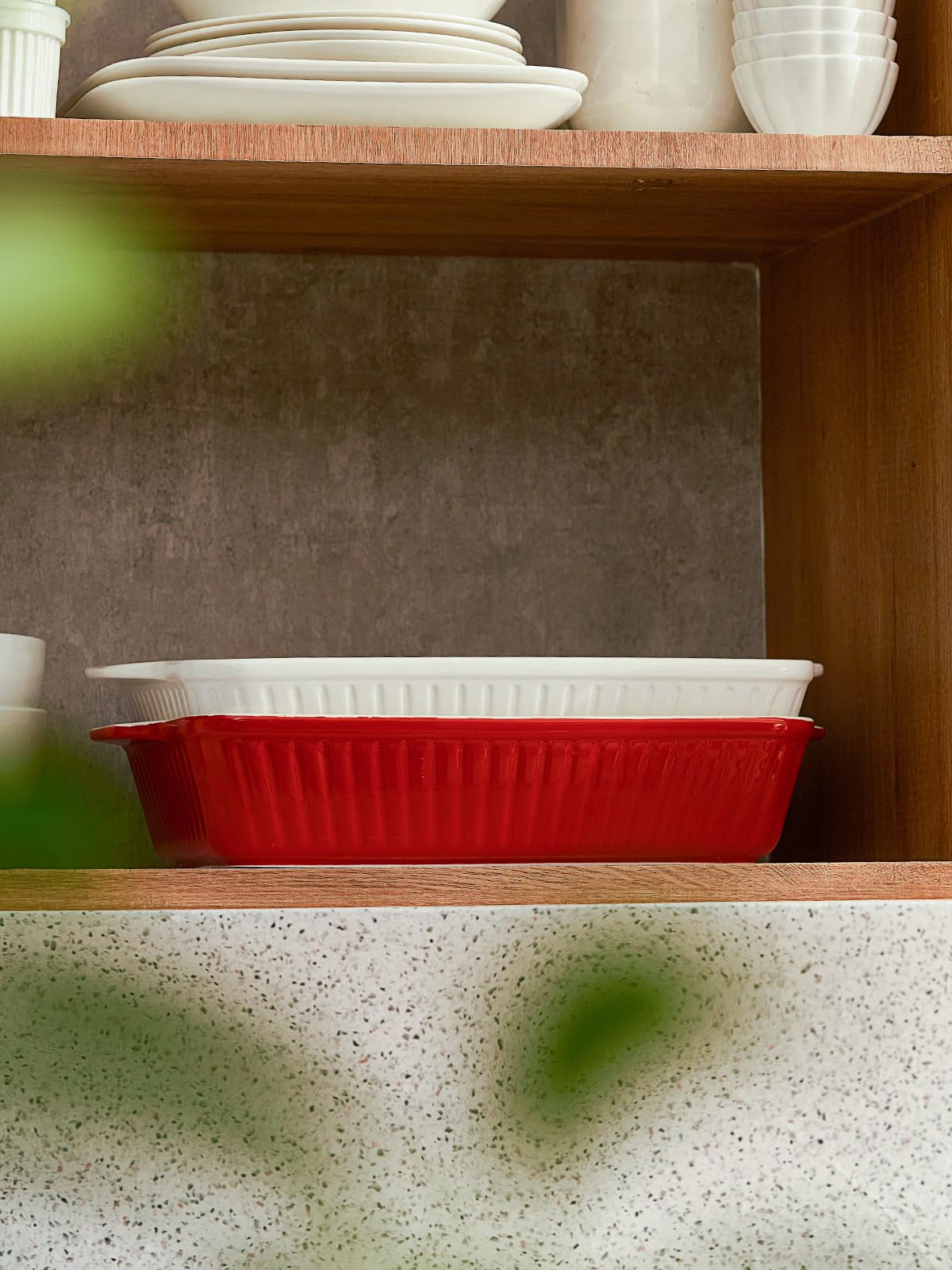 DOWAN lead-free ceramic bakeware delivers durable everyday use.