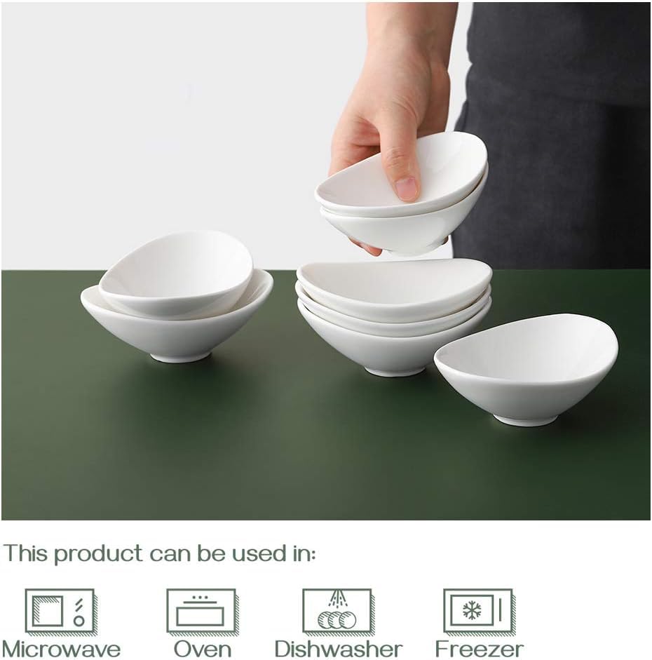 DOWAN bowls with extended edge support a spoon and prevent spills.