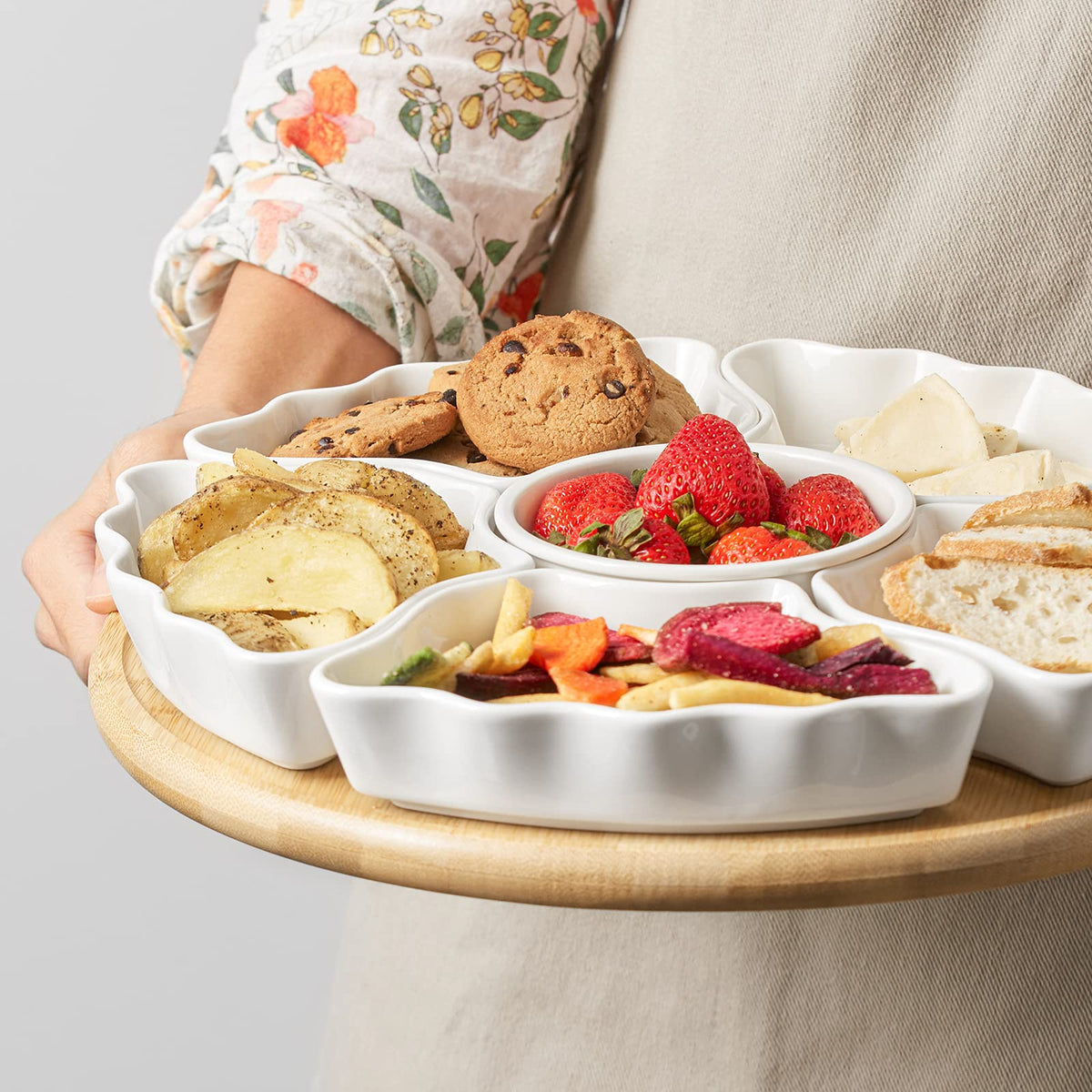 DOWAN white and bamboo design complements any tableware and occasions.