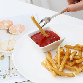 DRAONGYE mini sauce plates ideal for ketchup, soy sauce, or salsa.