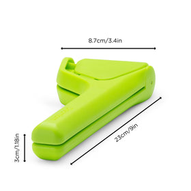 Dreamfarm Fluicer pivot mechanism highlight showing ergonomic two-handed leverage for comfortable squeezing.