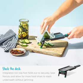 Dreamfarm Nocutu Japanese-stainless-steel-blade delivers precise, crisp slices.