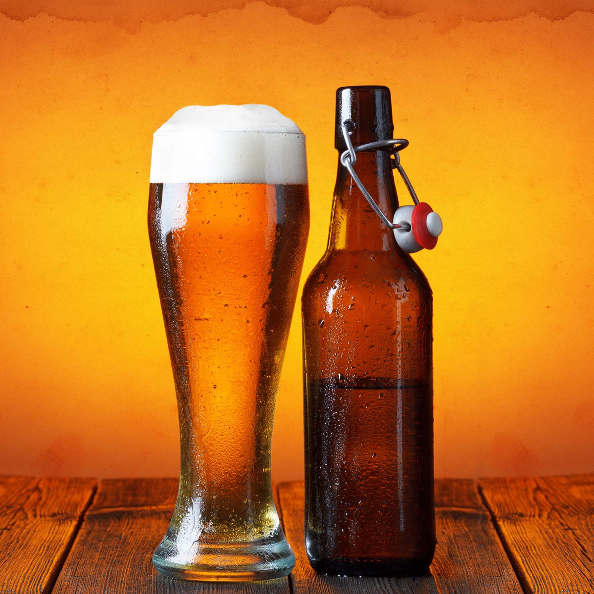 DU VINO nucleated pilsner glass shows beer color and carbonation clearly.