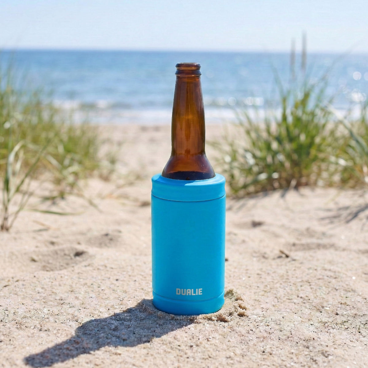DUALIE Glacier fits car cup holders for on-the-go use.