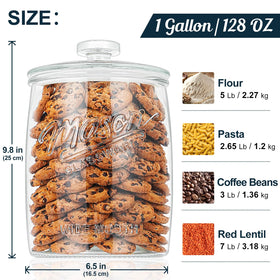 Dwbligt wide-mouth opening facilitates scooping and refilling bulk ingredients with less mess.