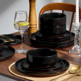 E-far dessert plate 8-inch with terracotta base and sleek glaze.