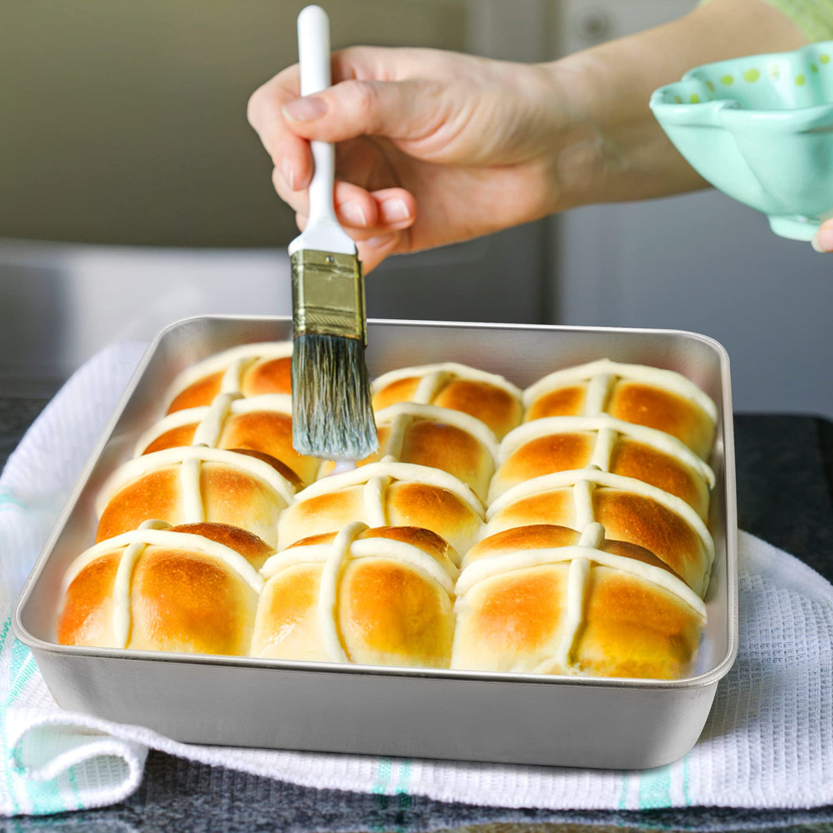 E-far dishwasher-safe pans simplify cleanup after baking sessions.