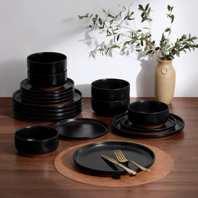 E-far microwave and dishwasher safe symbols on dishware.