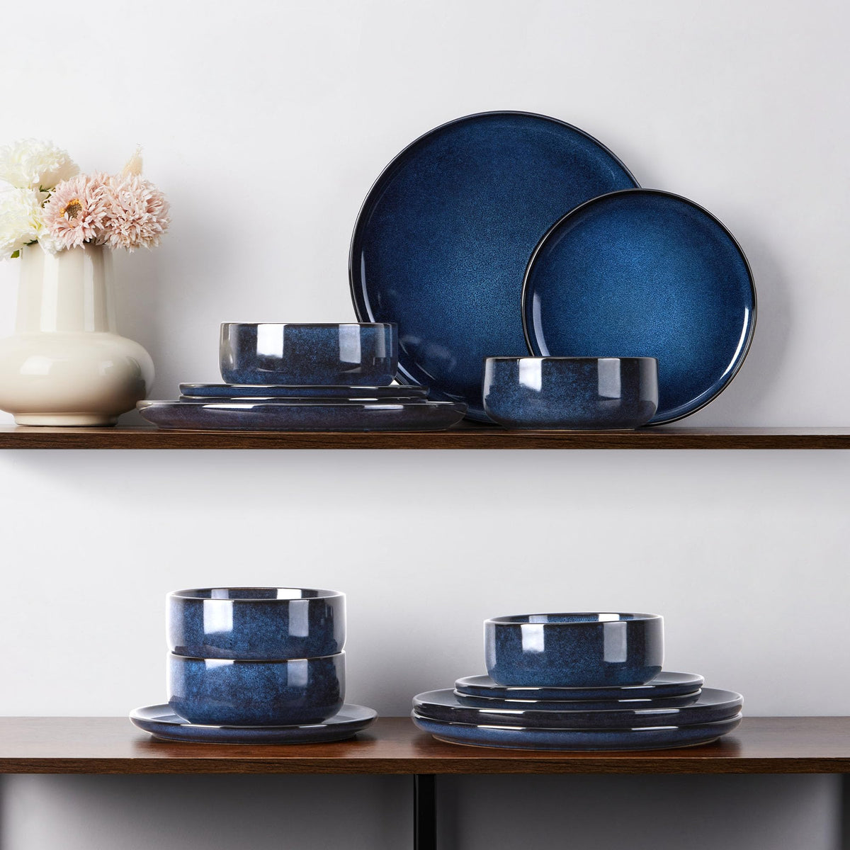 E-far microwave-safe dishware ready for quick reheats.