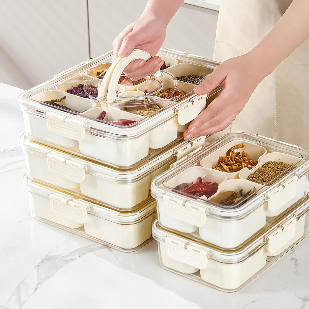 Eanpet camping snack container supports on-the-go meals.