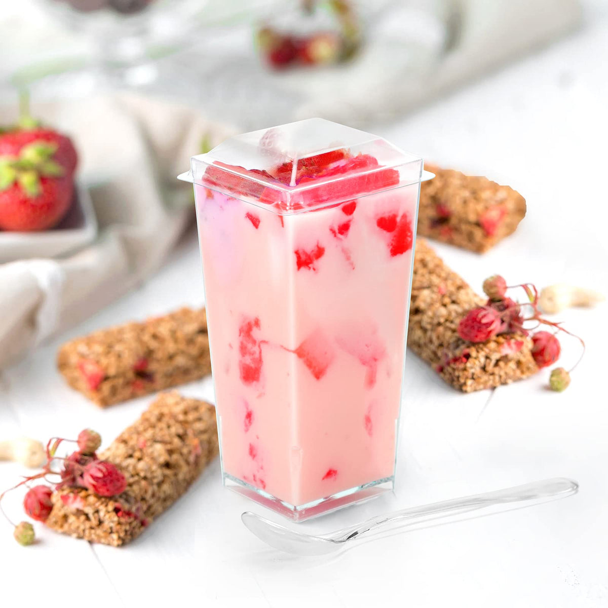 EASERCY clear BPA-free plastic cups offer a crisp display.