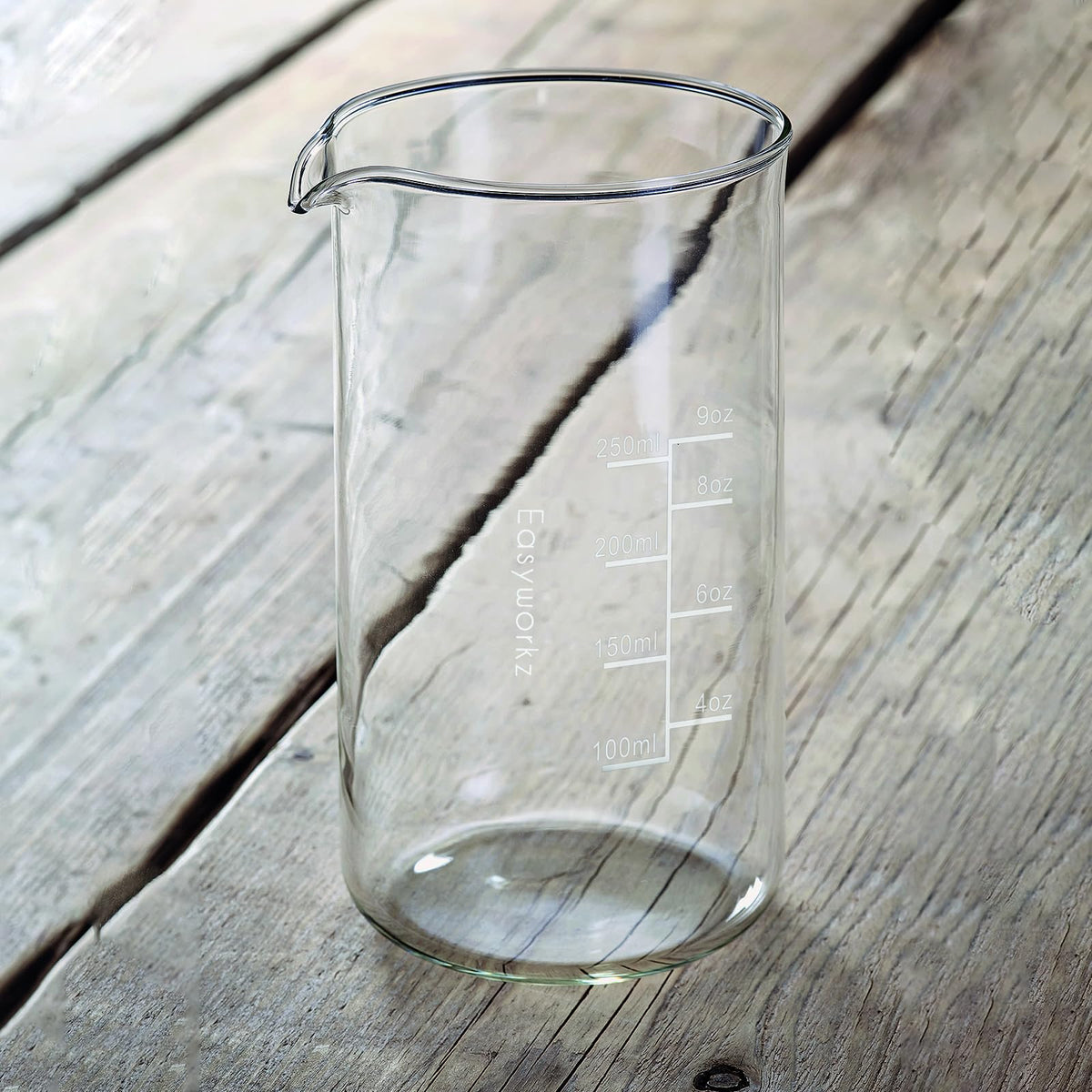 Easyworkz borosilicate glass beaker 34oz side view highlighting capacity and durability