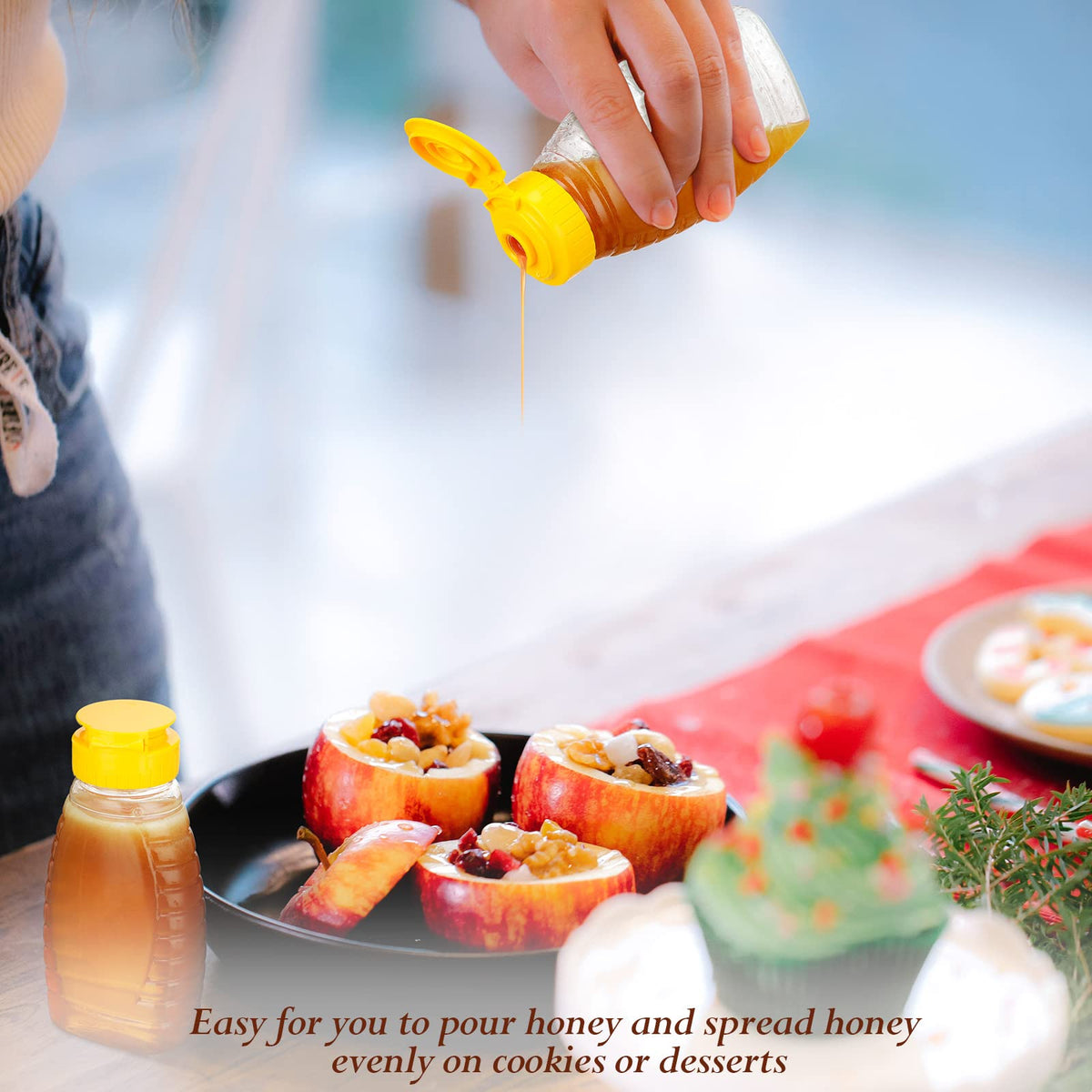 Pouring with Eccliy honey jar to reduce drips and spills