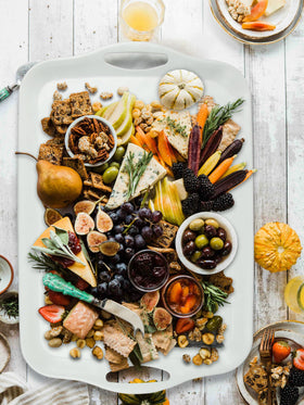 Dishwasher-safe ECOIOU tray, easy to clean after meals.