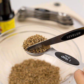 EDELIN double-sided spoons simplify measuring liquids and spices