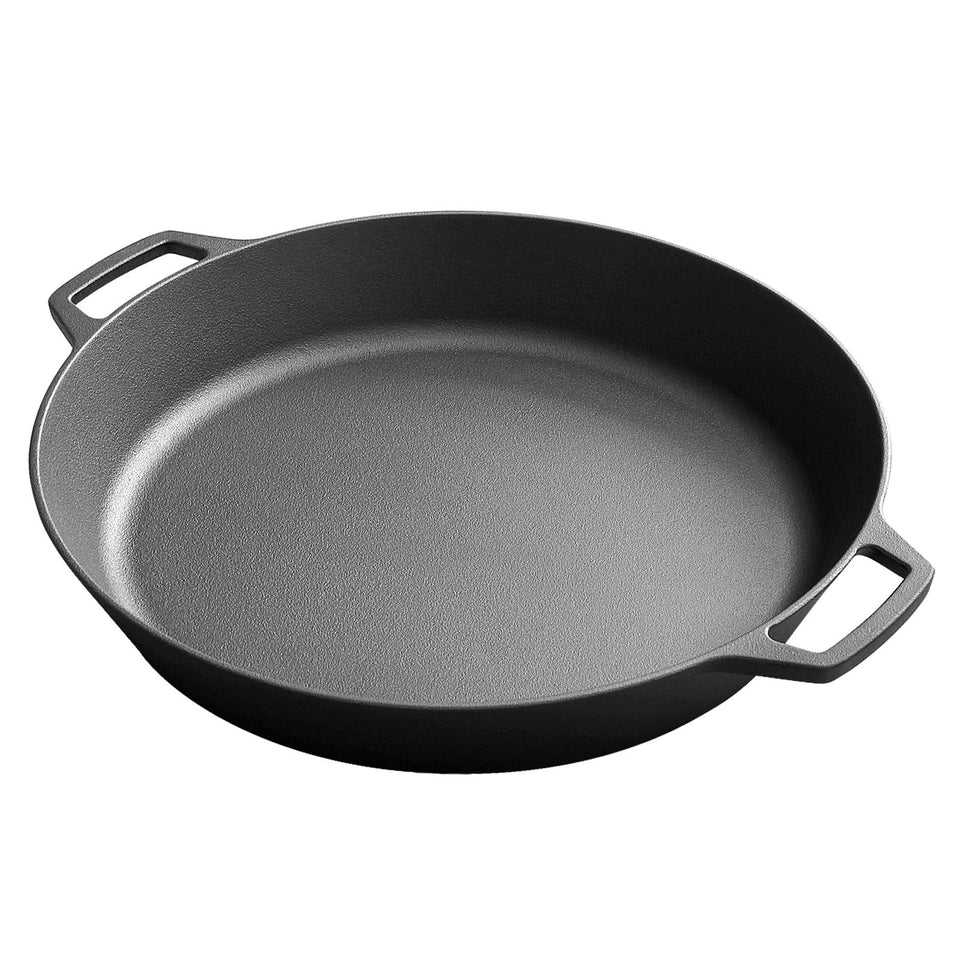 EDGING CASTING 17-inch dual-handle skillet for large-batch cooking and quick serving.
