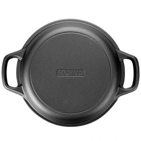 Edging Casting easy-care coating supports quick hand washing and routine seasoning.