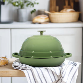 Edging Casting oven-safe to 500°F supports gas, induction, ceramic cooking