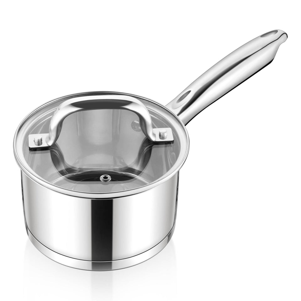 E-far 1 quart saucepan with lid, ideal for sauces and small meals.