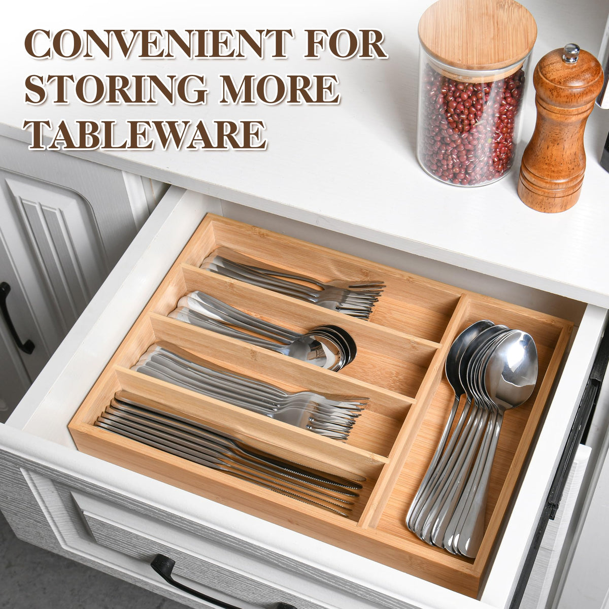 ehmeehme versatile table setting suitable for casual or formal occasions.