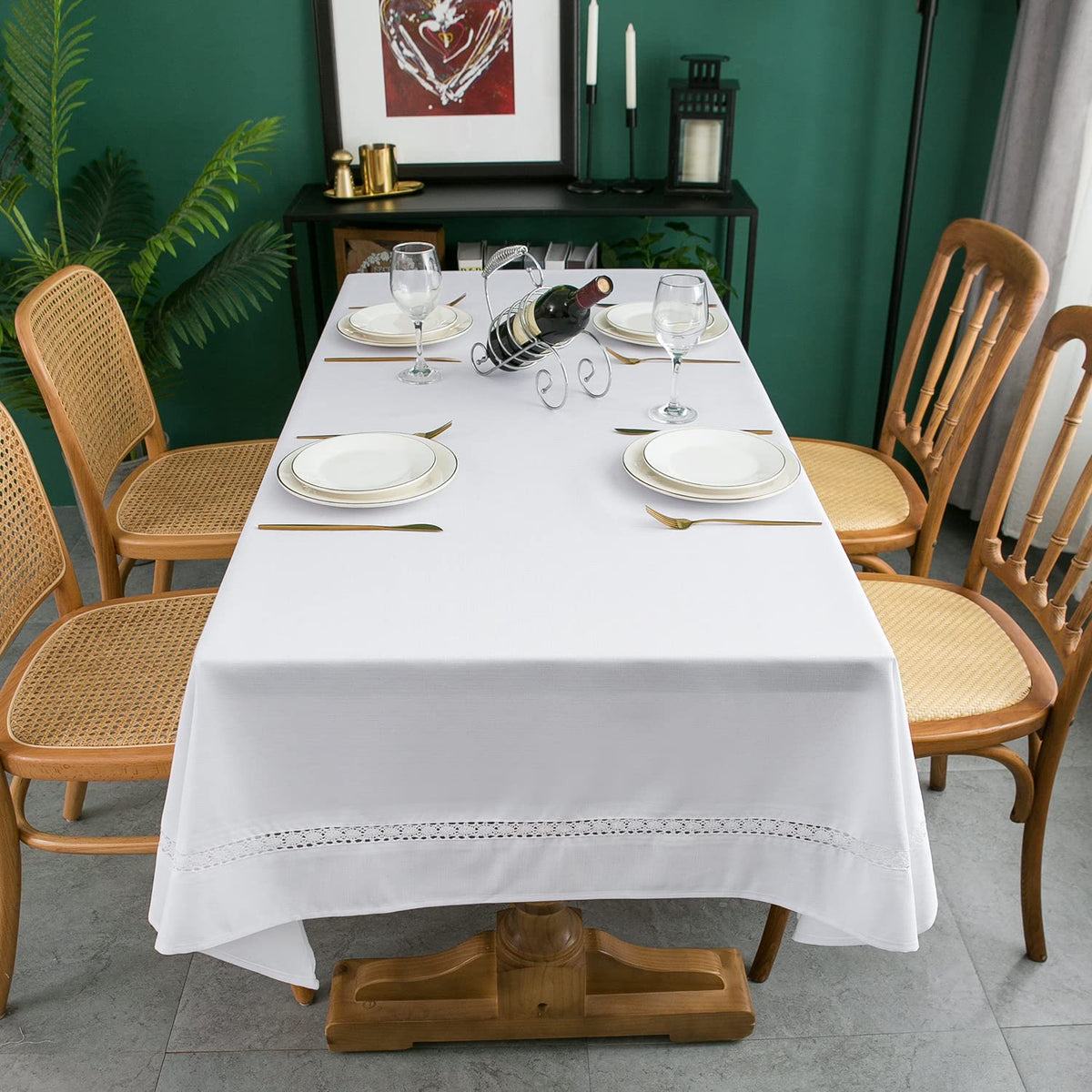 EHouseHome wrinkle-resistant tablecloth offers effortless care and quick recovery after use.